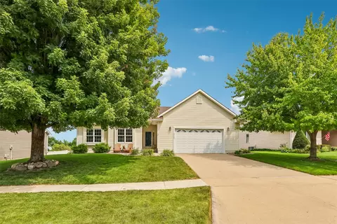 2755 NW 157th St, Clive, IA 50325