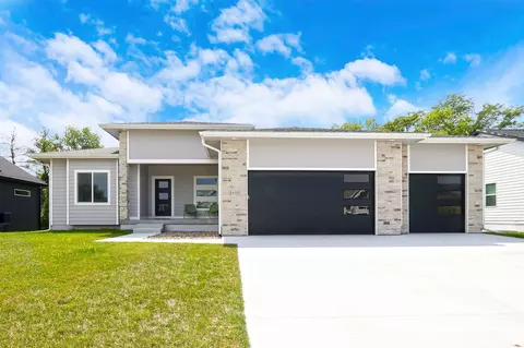 1600 Marina Cove Dr, Polk City, IA 50226