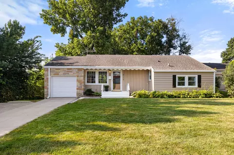 6116 Harwood Dr, Des Moines, IA 50312