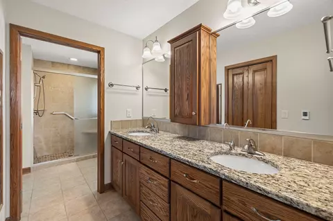 Bath - 1403 Maple Dr, Adel, IA 50003 photo 2 of 5