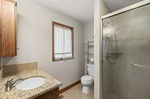 Bath - 1403 Maple Dr, Adel, IA 50003 photo 4 of 5