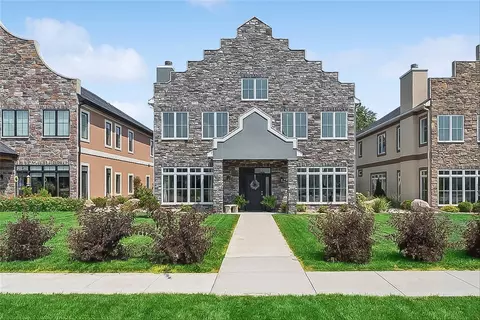 404 Franklin St, Pella, IA 50219