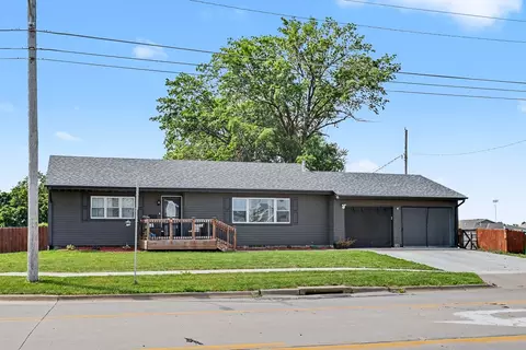 1604 W Pleasant St, Knoxville, IA 50138
