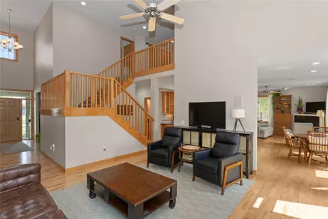 4221 159th St, Urbandale, IA 50323