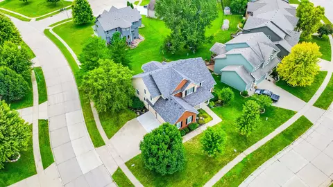 4221 159th St, Urbandale, IA 50323