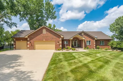 2142 NW 134th St, Clive, IA 50325