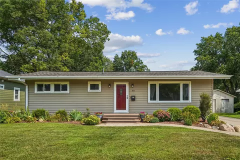404 Columbus St, Pella, IA 50219