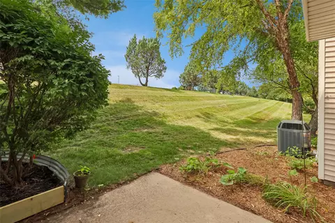 1040 68th St #5, West Des Moines, IA 50265
