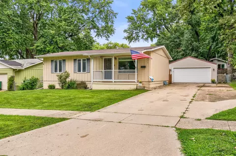 8513 Madison Ave, Urbandale, IA 50322