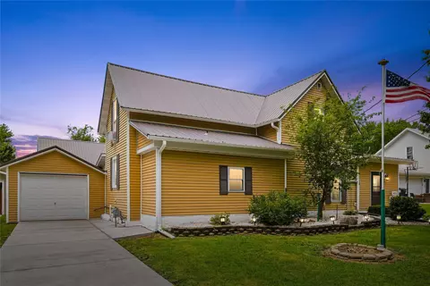 405 S Pine St, New Sharon, IA 50207