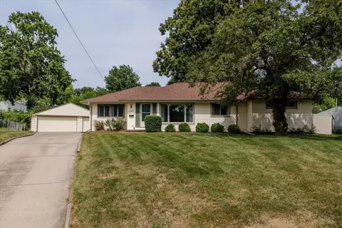 2223 Park Ln, West Des Moines, IA 50265