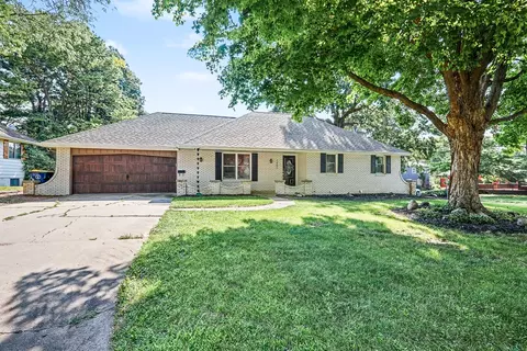 1200 W 2nd St, Pella, IA 50219