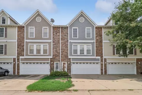 8302 Westown Pkwy #2102, West Des Moines, IA 50266