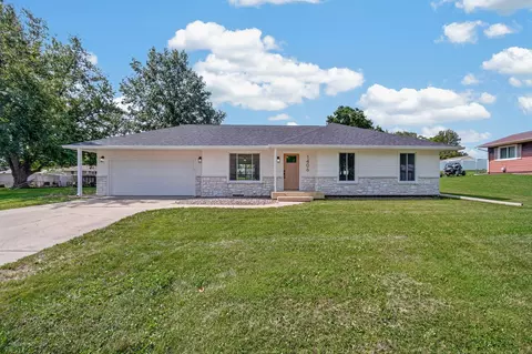 1406 W Jackson St, Knoxville, IA 50138