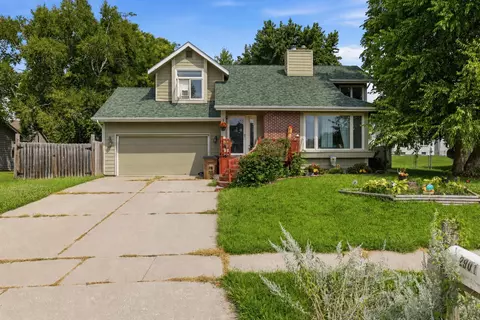 2901 Maple St, West Des Moines, IA 50265