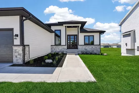 Exterior - 1005 Spruce St, Waukee, IA 50263 photo 2 of 5