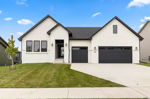 335 NW Red Oak Dr, Waukee, IA 50263