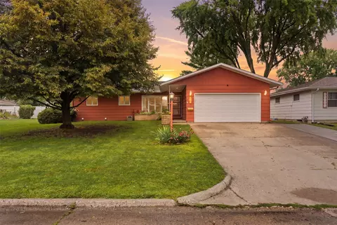 2004 N 3rd Ave E, Newton, IA 50208