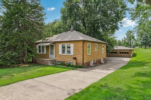 3110 70th St, Urbandale, IA 50322
