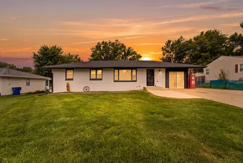 8026 Warren Dr, Des Moines, IA 50320