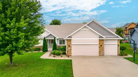 2776 NW 166th Ct, Clive, IA 50325
