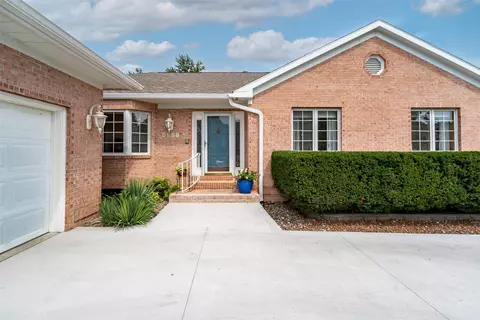 4507 96th St, Urbandale, IA 50322