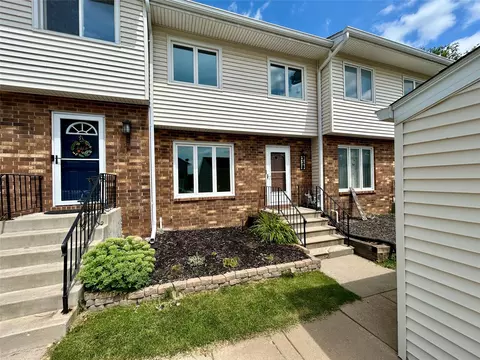 338 Holiday Cir #81, West Des Moines, IA 50265