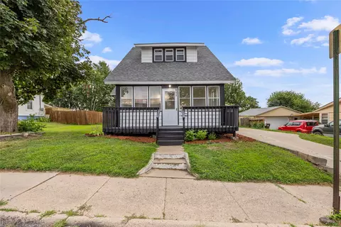 111 N 15th St, Marshalltown, IA 50158