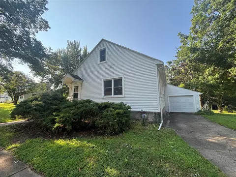 2019 Evelyn St, Perry, IA 50220