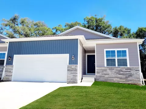 1090 Daisy Ln, Waukee, IA 50263