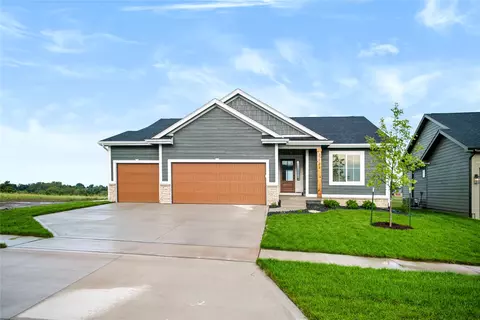 3193 Marigold Cir, Pella, IA 50219