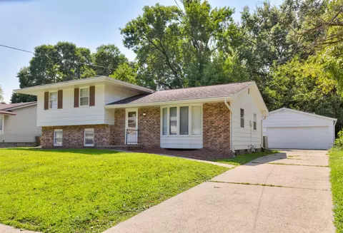 8416 Airline Ave, Urbandale, IA 50322