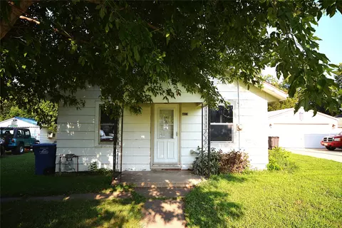 403 SE 34th St, Des Moines, IA 50317