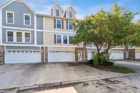 8302 Westown Pkwy #8104, West Des Moines, IA 50266