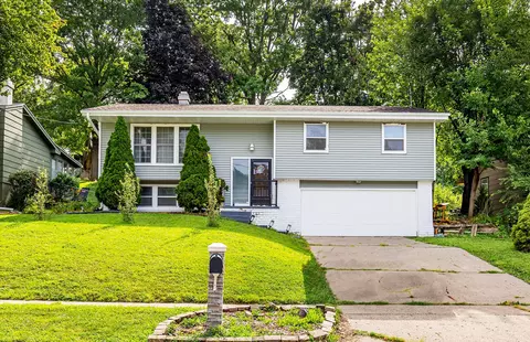 2011 64th St, Windsor Heights, IA 50324