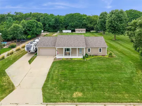 1040 SE 61st St, Pleasant Hill, IA 50327
