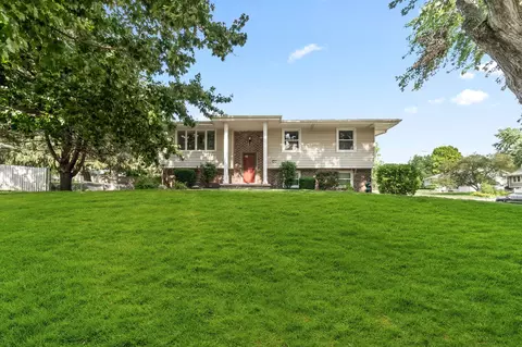 701 45th St, West Des Moines, IA 50265