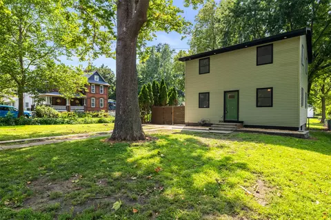 3928 11th St, Des Moines, IA 50313