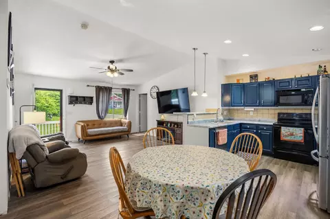1545 Emma Ave, Des Moines, IA 50320