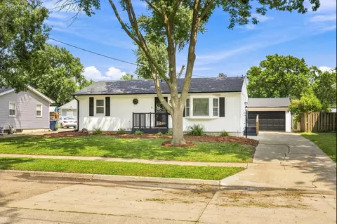 4213 68th St, Urbandale, IA 50322