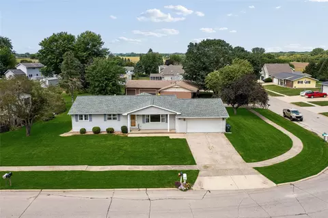 121 Palmer Dr, La Porte City, IA 50651