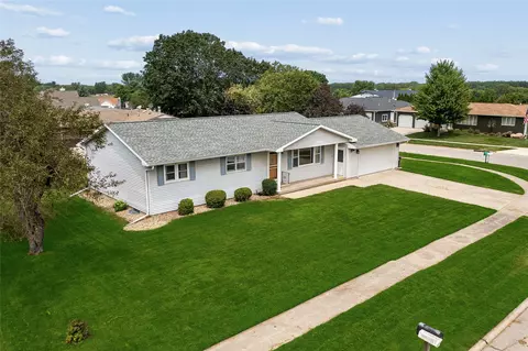 121 Palmer Dr, La Porte City, IA 50651