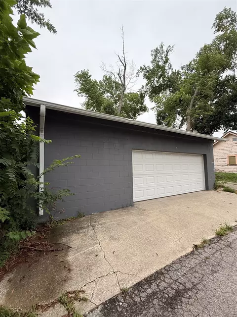 Exterior - 2117 5th St, Perry, IA 50220 photo 5 of 7