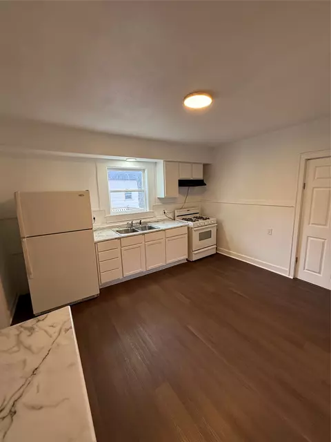 Kitchen - 2117 5th St, Perry, IA 50220 photo 2 of 2