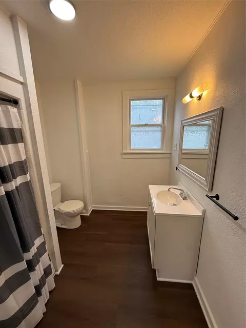 Bath - 2117 5th St, Perry, IA 50220 photo 1 of 2