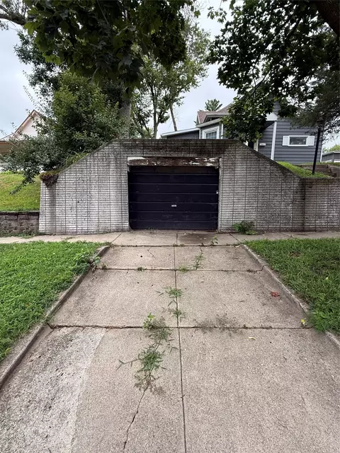 Exterior - 2117 5th St, Perry, IA 50220 photo 3 of 7