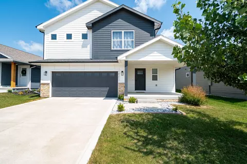 18217 Alpine Dr, Clive, IA 50325