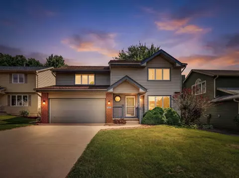 5042 Raintree Dr, West Des Moines, IA 50265