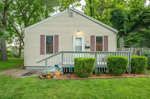1909 E 25th St, Des Moines, IA 50317