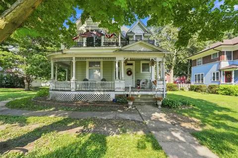311 Main St, Pella, IA 50219